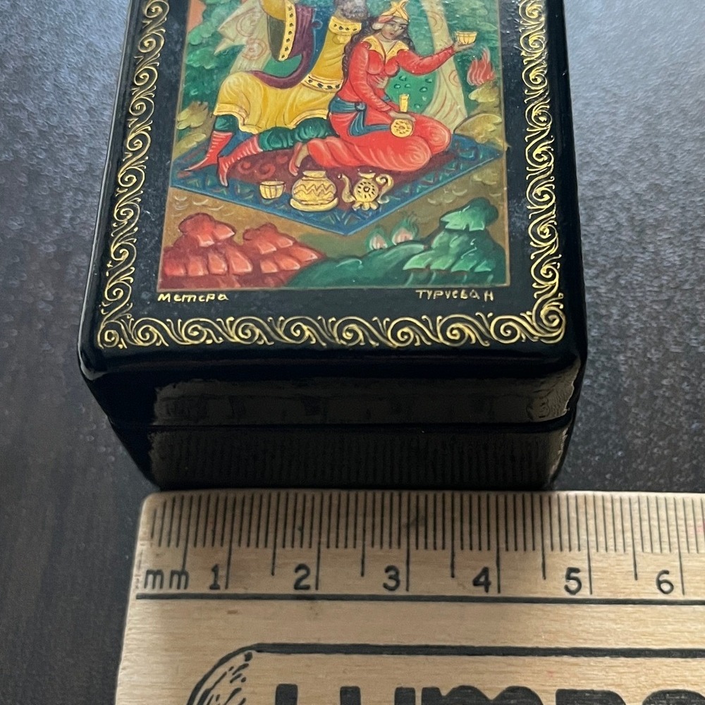 Russian Mstera Lacquer Box Hand Painted Queen of Shamakha Guryev Signed - Picture 9 of 11